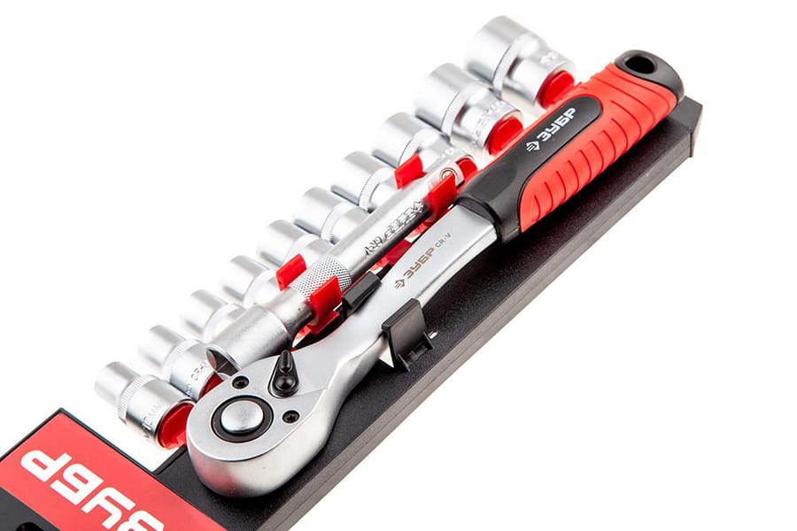 Набор торцевых головок Зубр МАСТЕР 1/2" на пластиковом рельсе, трещотка, удлинитель, Cr-V, 10-24мм, артикул УТ000090537